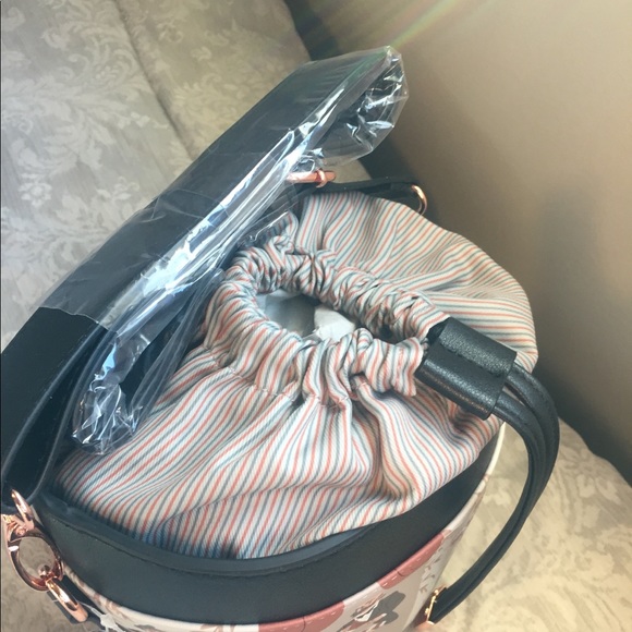 Disney stretching room drawstring bag - Picture 3 of 6